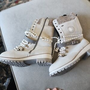 Light weight winter boots